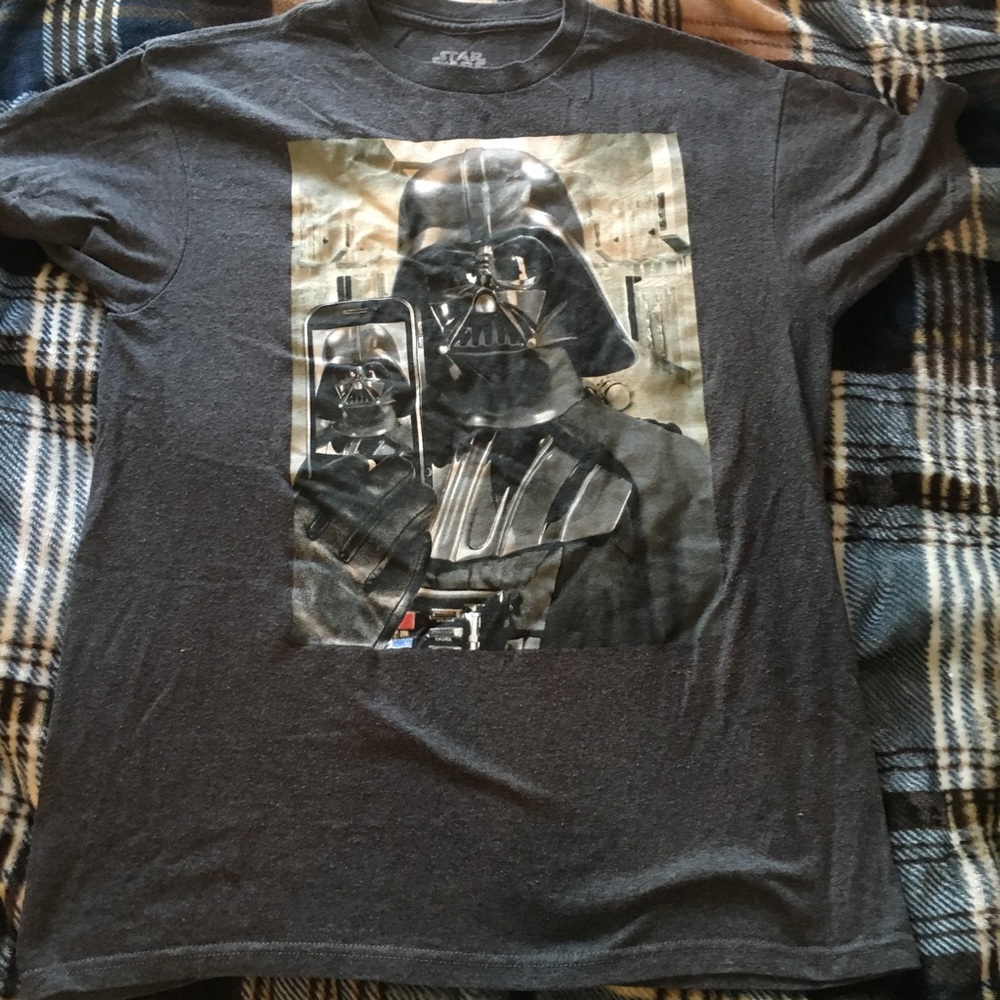 Disney Medium Darth Vader selfie Star Wars Shirt